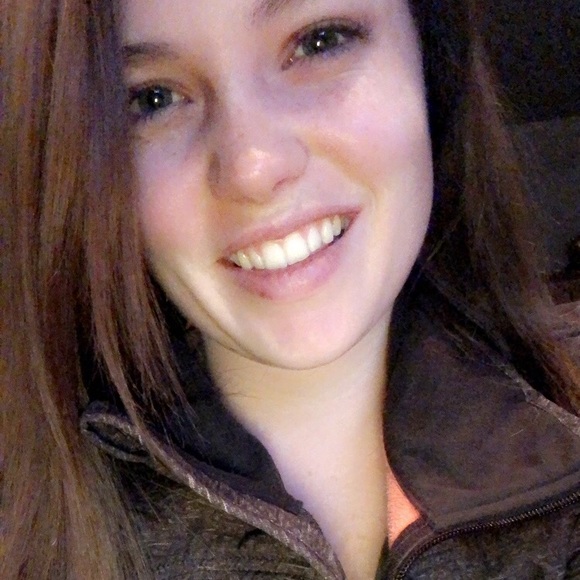 Meet your Posher, Jennifer - Picture 1 of 2